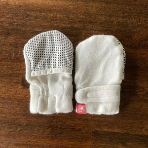 Goumi mitts 0-3months